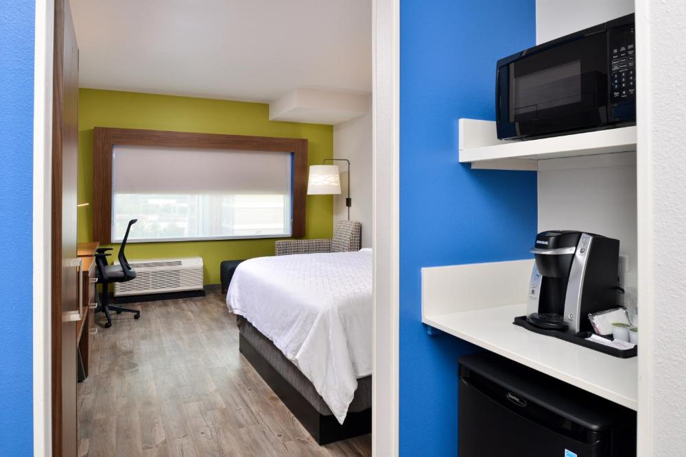 Standard King Room interior